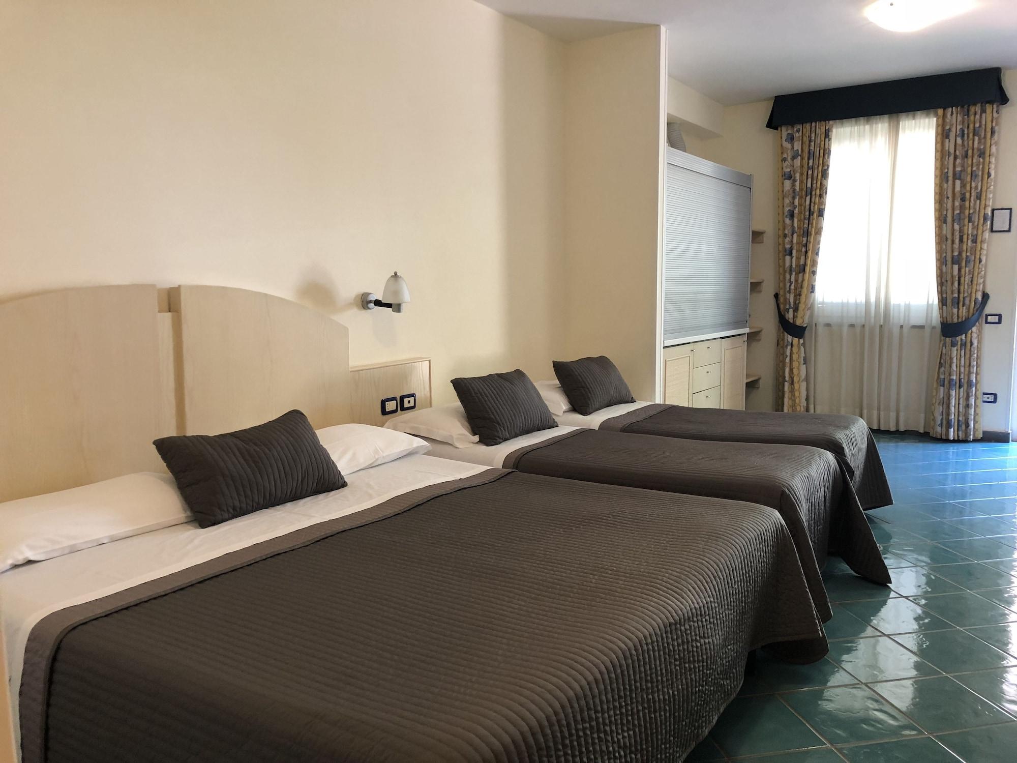 Agave Hotel يوتْسْوولْ المظهر الخارجي الصورة