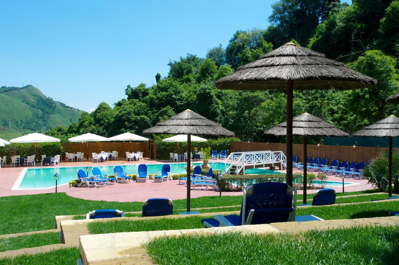 Agave Hotel يوتْسْوولْ المظهر الخارجي الصورة